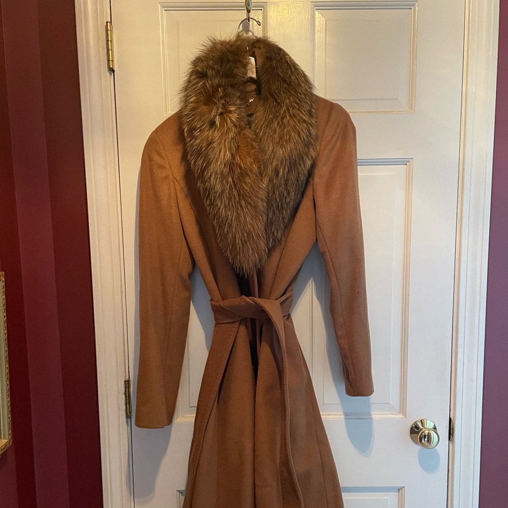 Ellen Tracy Tan Trench Coat with Faux Fur Collar